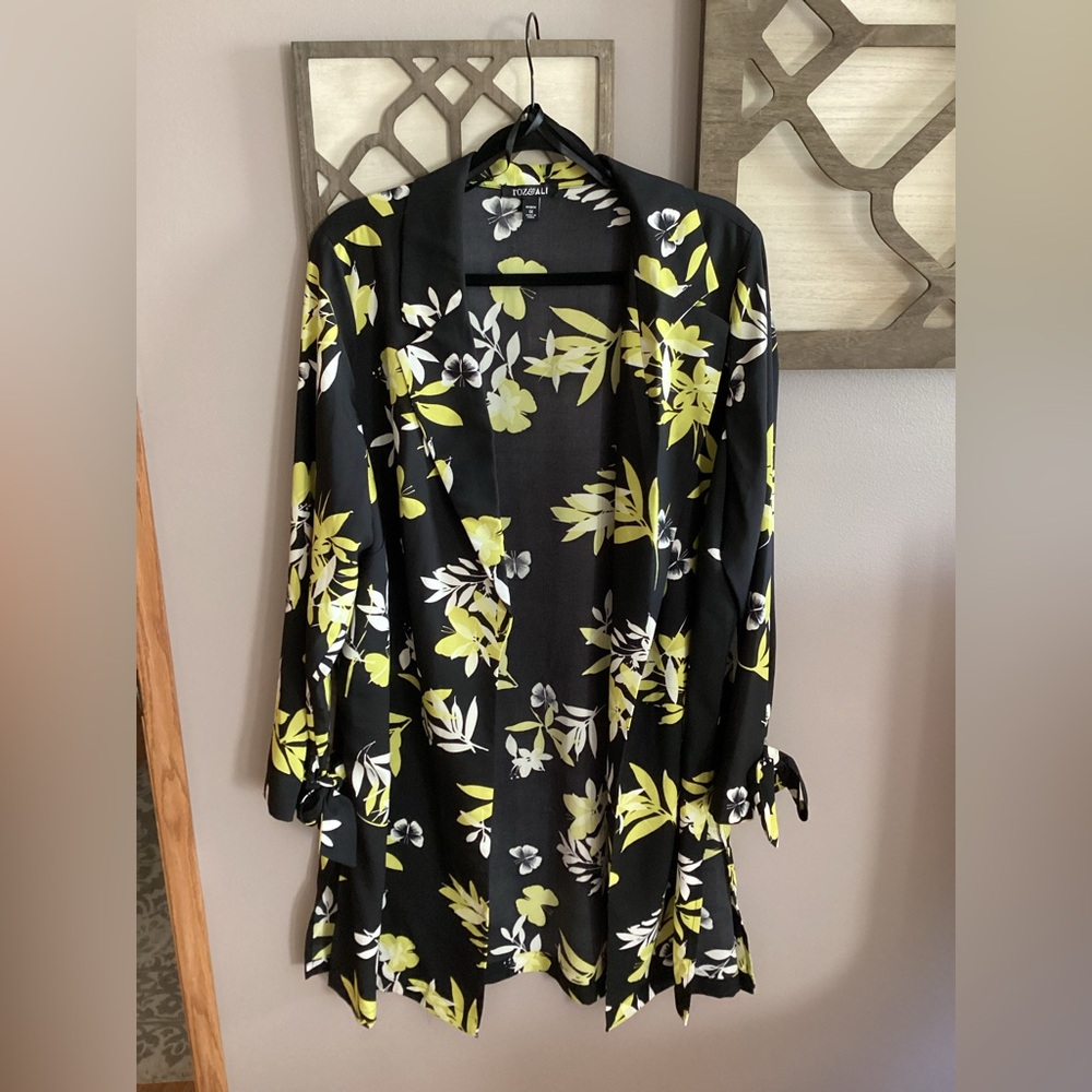 Roz & Ali Black Blazer/Duster with Yellow and White Floral Pattern, Plus Size